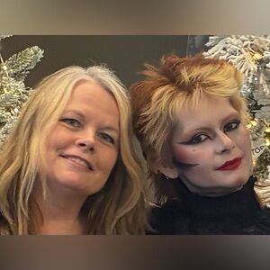 Meet your Poshers, Tina and Jobe 💙💜